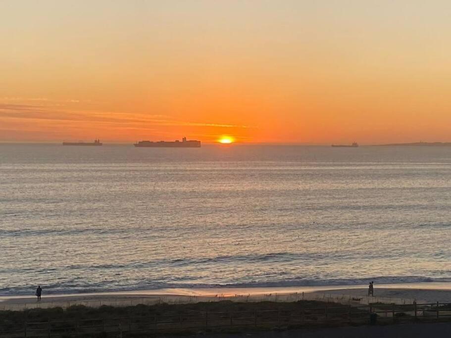 Beachfront + Pool + Secure Garage Apartment *