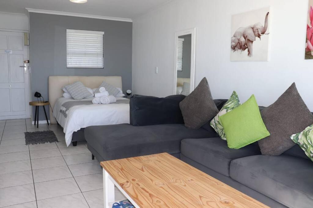 Beachfront + Pool + Secure Garage * Kapstadt