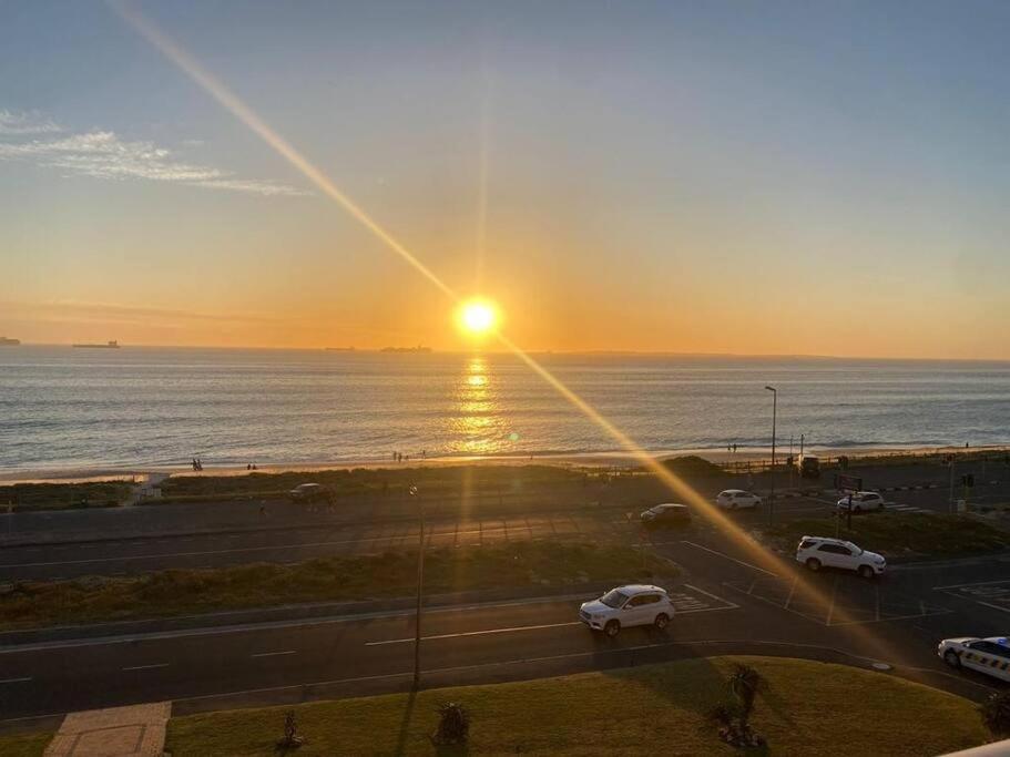 Beachfront + Pool + Secure Garage Apartment