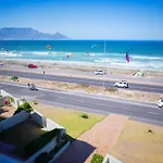 Bloubergstrand Beachfront Apartment With Secure Garage And Pool