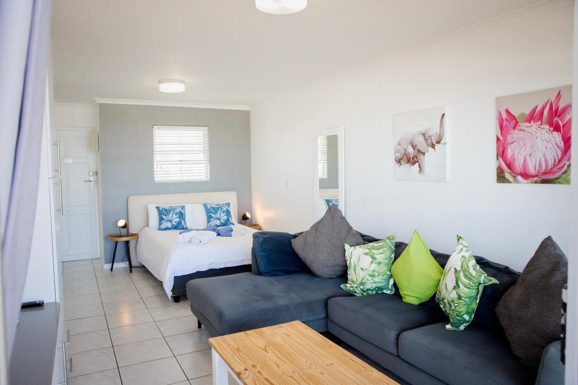 Bloubergstrand Beachfront With Secure Garage And Pool Apartment