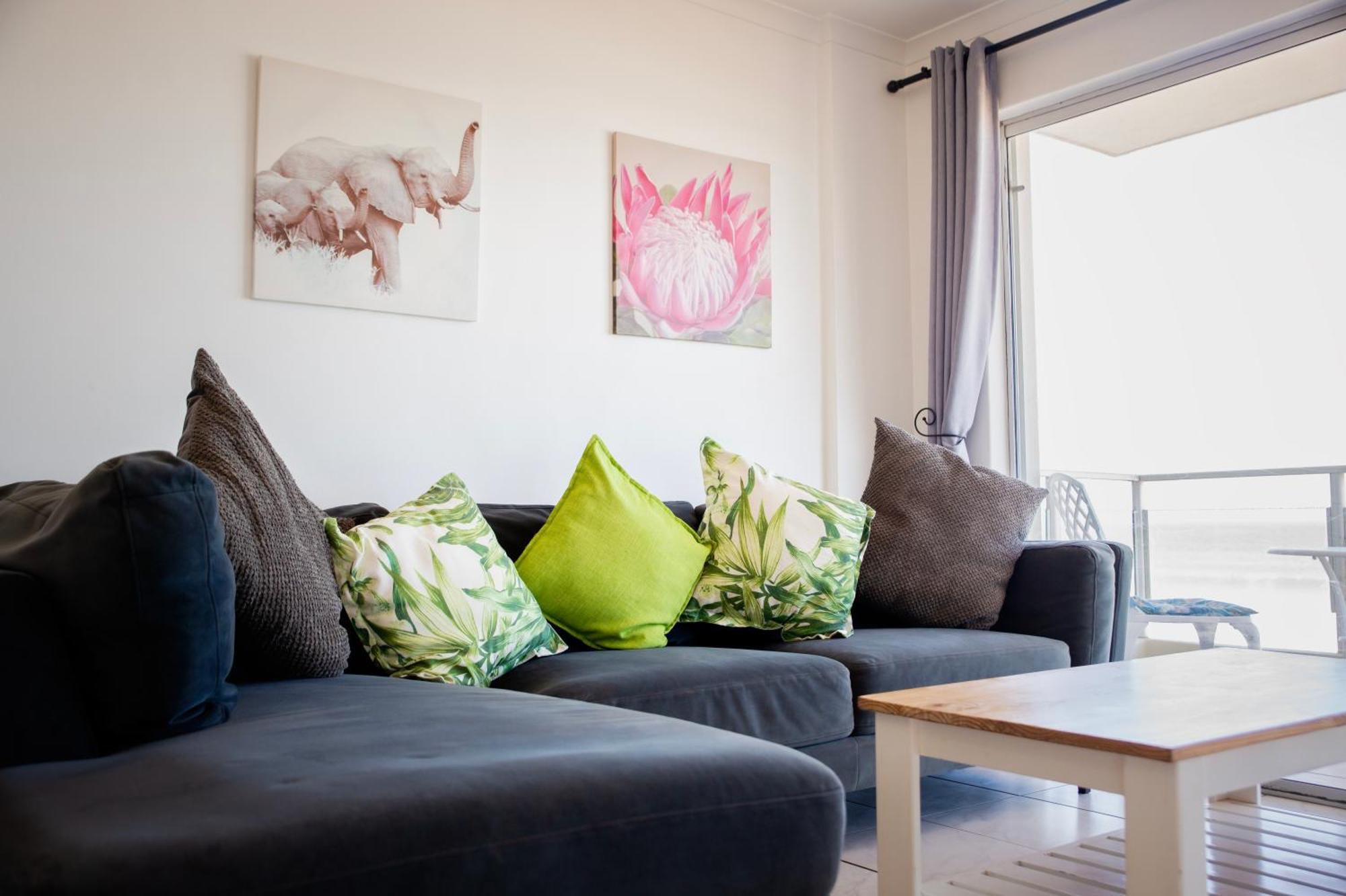 Bloubergstrand Beachfront With Secure Garage And Pool * Cape Town