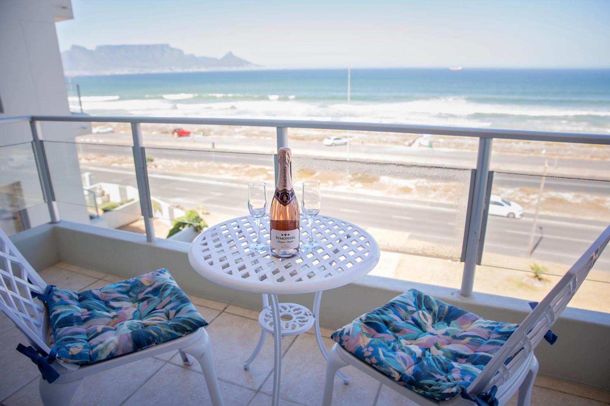 Bloubergstrand Beachfront With Secure Garage And Pool Apartment