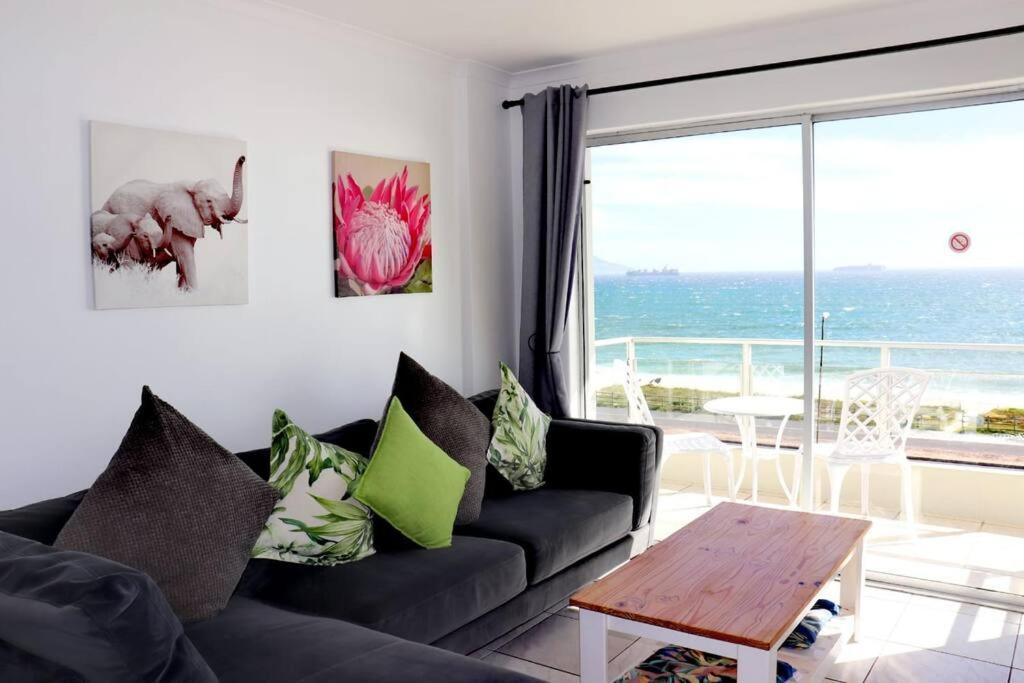 Appartement Beachfront + Pool + Secure Garage *