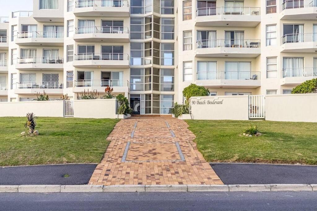Appartement Beachfront + Pool + Secure Garage *