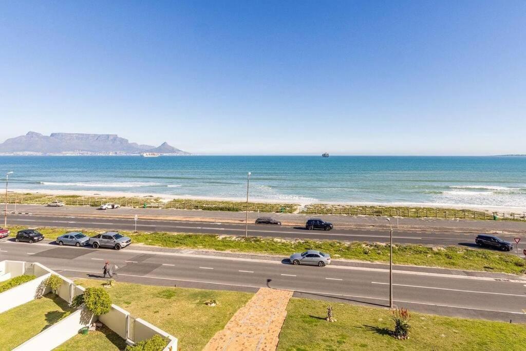 Appartement Beachfront + Pool + Secure Garage